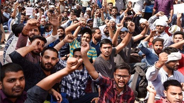 Hundreds of aspirants co<em></em>ntinued their protest outside the Staff Selection Commissions (SSC) office at CGO Complex demanding that Central Bureau of Investigation co<em></em>nduct an investigation into the alleged paper leak and mass cheating in the Combined Graduate-Level (CGL) Tier II examination, on March 3, 2018 in New Delhi, India