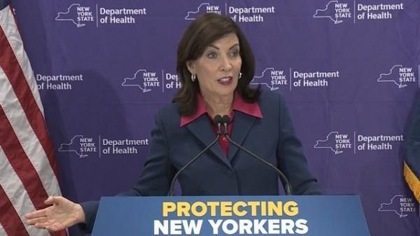 州长凯西·霍赫尔（Kathy Hochul）以加拿大边境的病例为例，敦促纽约人及时接种麻疹疫苗